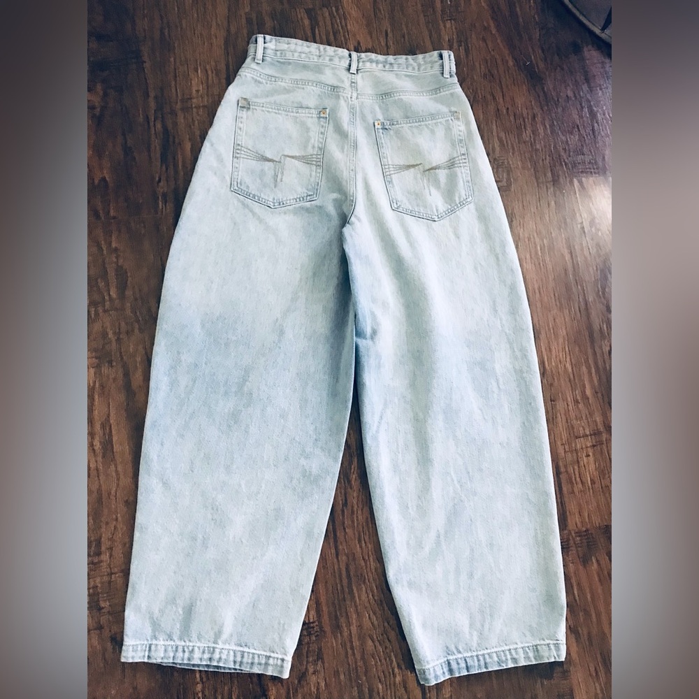 Bershka Light Wash Denim Wide Leg Jeans 4 - Picture 4 of 8